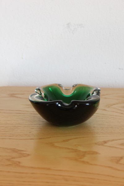 Posacenere in vetro soffiato sommerso verde di Murano