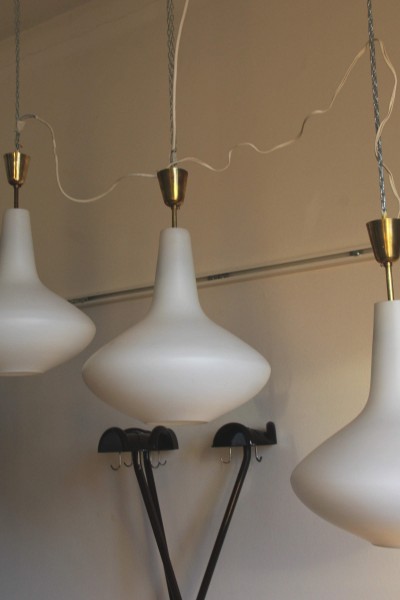 Set di tre lampadari sullo stile di Stilnovo