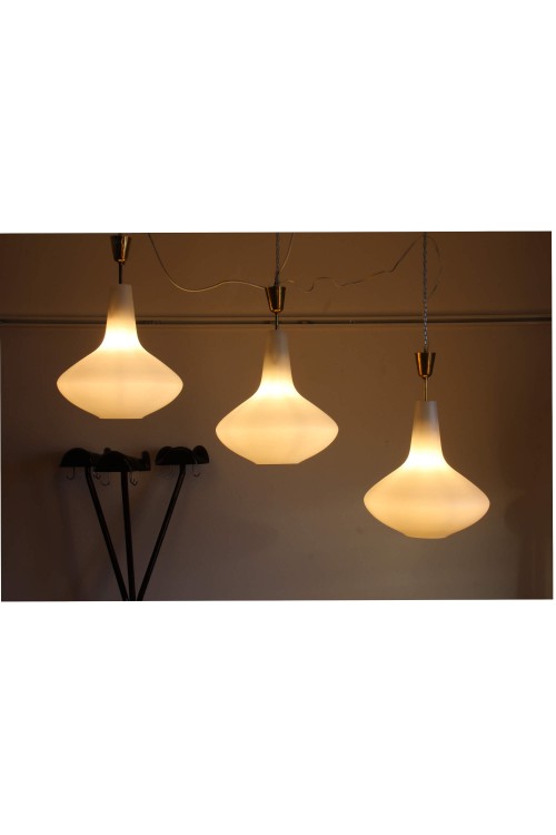 Set di tre lampadari sullo stile di...