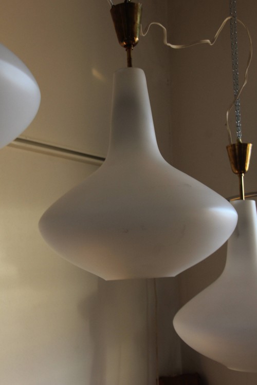Set di tre lampadari sullo stile di...