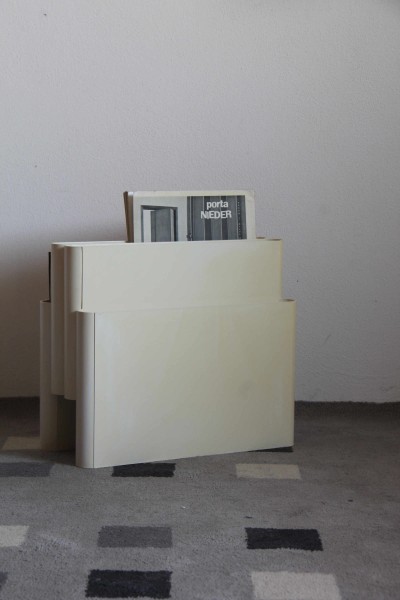 Portariviste modello 4676 design Giotto Stoppino per Kartell