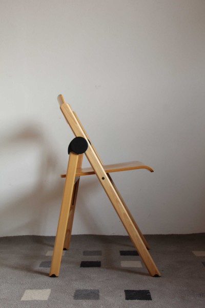 Sedia pieghevole Enolinea in multistrato piegato