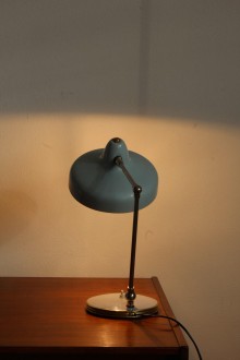 Lampada da tavolo anni '50 in alluminio, finiture in ottone. 2