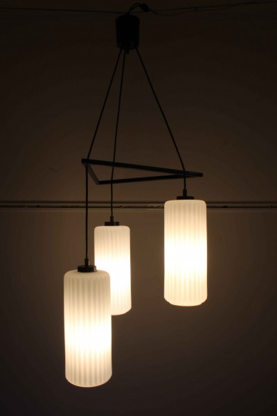 Lampada a sospensione con tre pendenti in vetro duplex, stile Arredoluce, anni' 60