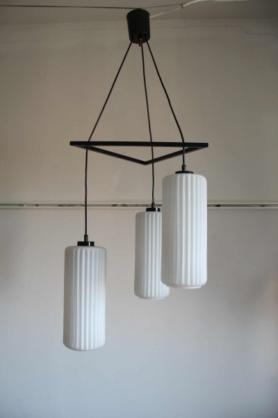 Lampada a sospensione con tre pendenti in vetro duplex, stile Arredoluce, anni' 60