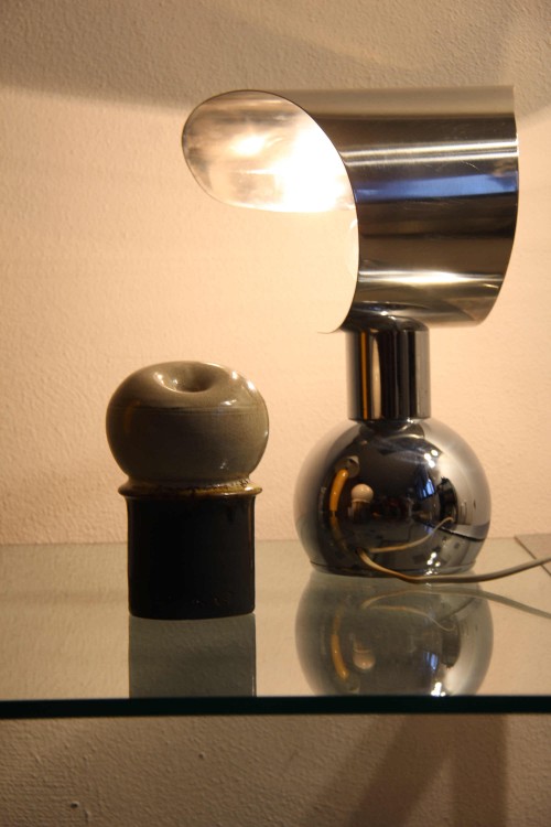 Lampada da tavolo in metallo cromato...