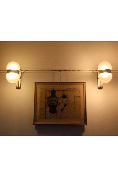 Set of 4 wall lights in nickel-plated and lacquered brass and matt blown glass from the 1960s.