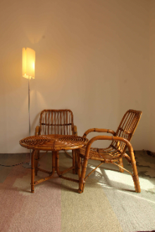 Set of four bamboo armchairs with side table, produced by... 2