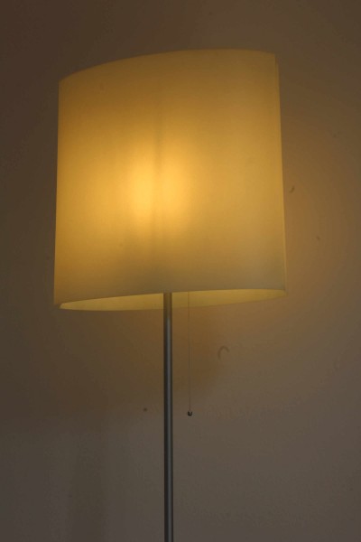 Lampada da terra modello Sara, design Pierluigi Cerri di Gregotti Associati per Fontana Arte anni '90