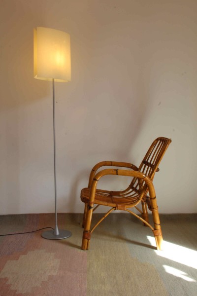 Lampada da terra modello Sara, design Pierluigi Cerri di Gregotti Associati per Fontana Arte anni '90