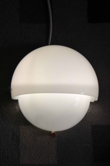 Coppia di lampade da parete Mania, design Magistretti per... 2
