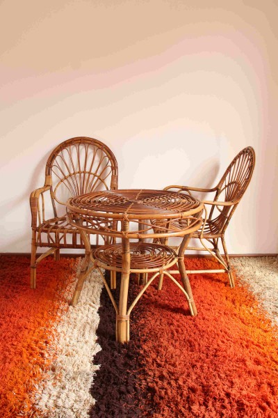 Set due poltroncine in bambù con tavolino di servizio, produzione italiana.