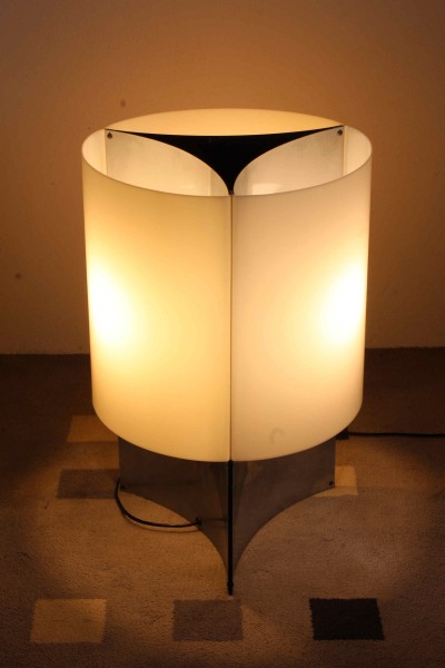 Table lamp designed by Massimo and Lella Vignelli for Arteluce model 526/G