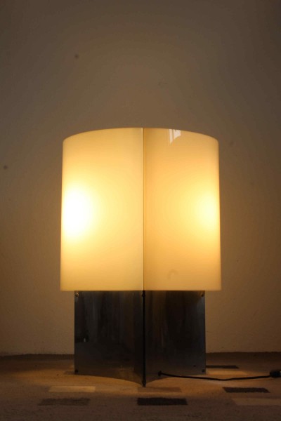 Lampada da tavolo design Massimo e Lella Vignelli per Arteluce modello 526/G