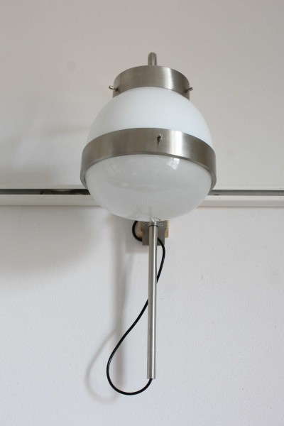 Lampada da parete modello Delta design Sergio Mazza per Artemide