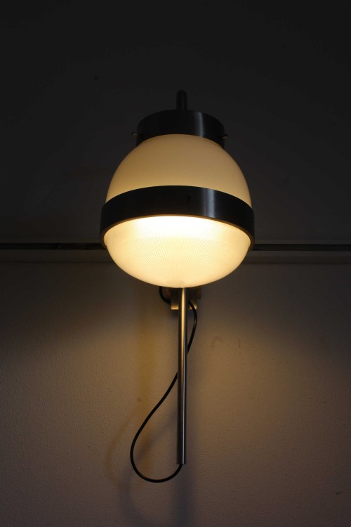 Lampada da parete modello Delta...