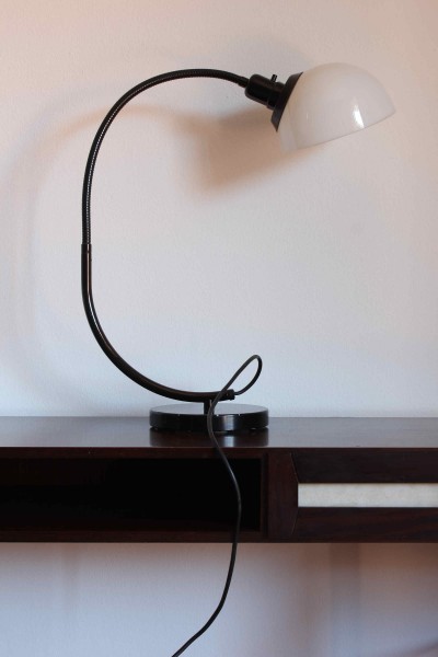 Lampada da tavolo modello Tomos 1 design Kazuhide Takahama per Sirrah