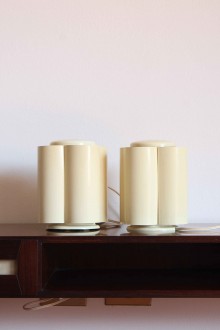 Coppia di lampade da tavolo modello, design Studio D.A.... 2