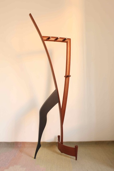 Appendiabiti da terra in legno, design anni '80 Made in Italy