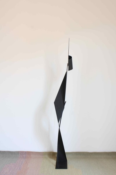 Floor watch/sculpture in metal, made in Italy