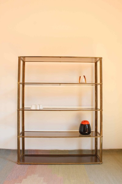 Etagere bookcase in brass and smoked glass, Broggi production, 1970s
