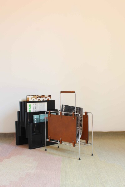 Magazine rack in chromed metal and leather, Italian production