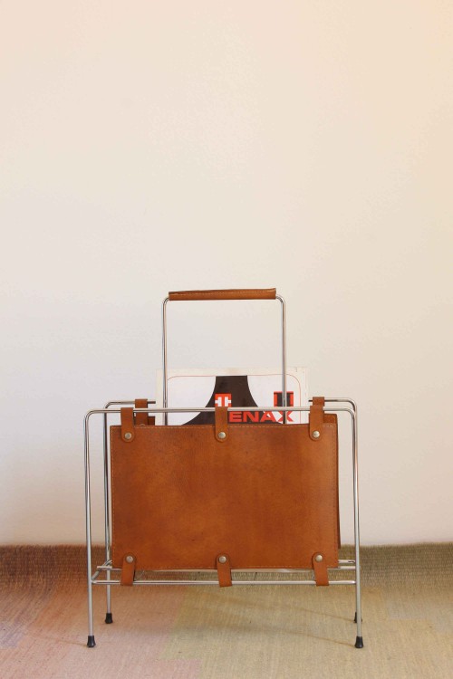 Magazine rack in chromed metal and...