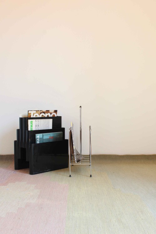 Magazine rack in chromed metal and...