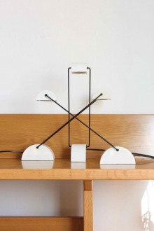 Laser halogen table lamp designed by Rossari for Bilumen