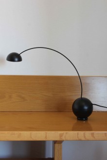 Lampada da tavolo modello Gobbo nera design Mario Zotta...