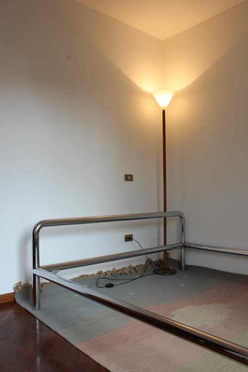 Letto space age in metallo cromato...