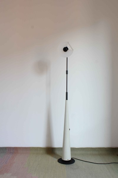 Club 1195 floor lamp designed by Giuseppe Ramella for Arteluce