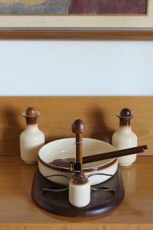 Set per insala, in legno e ceramica produzione Artek 2
