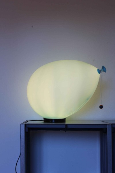 Lampada da tavolo o parete modello Ballon grande azzurro, design Yves Christin per Bilumen