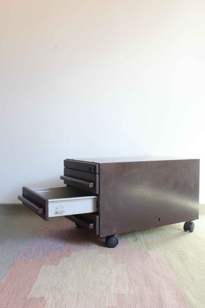Metal chest of drawers from the Serie  45, produced by Olivetti Synthesis and designed by Ettore Sottsass.