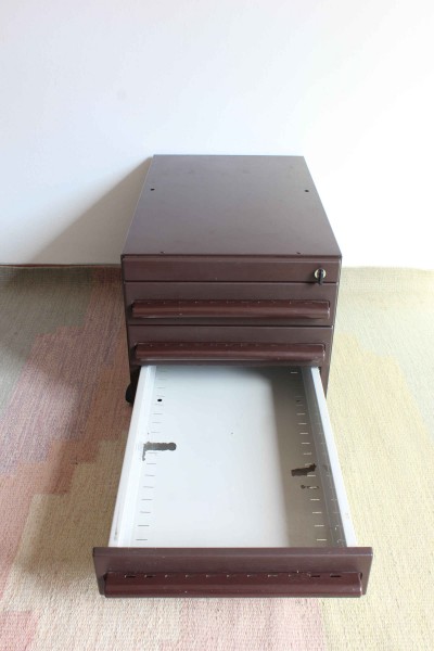 Metal chest of drawers from the Serie  45, produced by Olivetti Synthesis and designed by Ettore Sottsass.