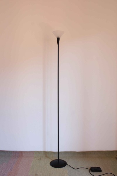 Lampada da terra Nuova Segno Tre design Gregotti Associati per Fontana Arte