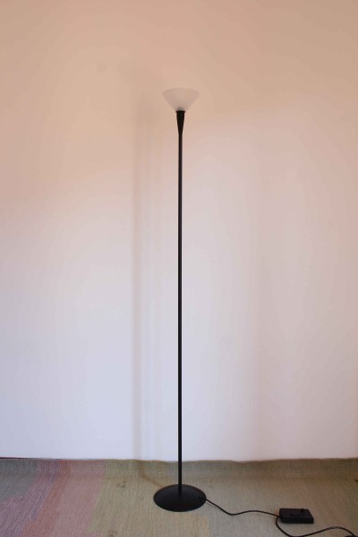 Lampada da terra Nuova Segno Tre design Gregotti Associati per Fontana Arte