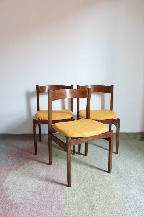 Set of 4 Model 104 chairs designed by...