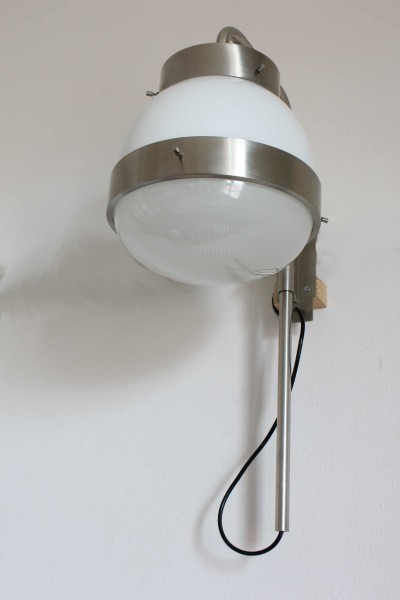 Lampada da parete modello Delta design Sergio Mazza per Artemide