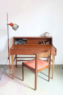 Small writing desk from the 1960s, made in Italy
