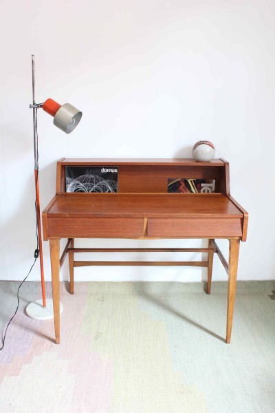 Small writing desk from the 1960s, made in Italy