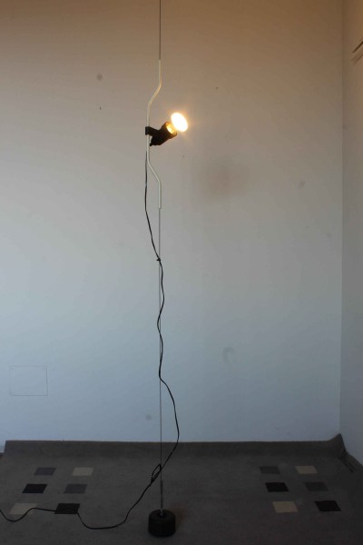 Lampada Parentesi di Achille Castiglioni e Pio Manzù per Flos