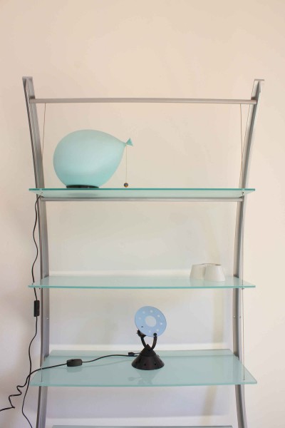 Libreria in metallo e cristallo temperato modello Marciana design Cazzaro Zecchin, produzione Glas Italia