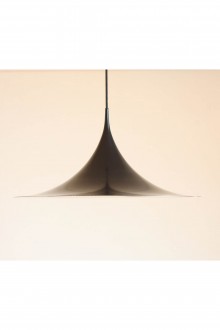 Lampadario modello Semilamp nero opaco design Bonderup &...