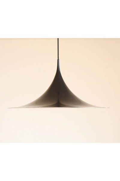 Lampadario modello Semilamp nero opaco design Bonderup & Thorup