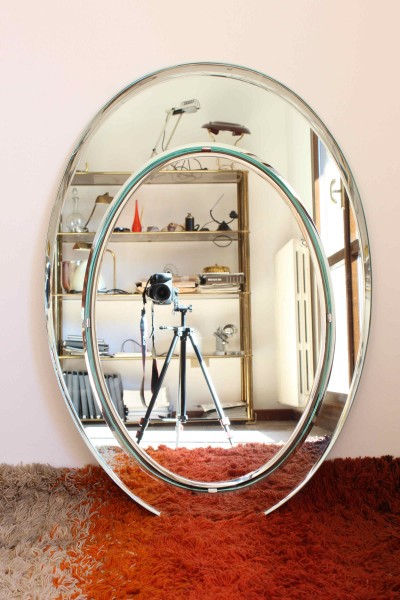 Oval mirror in cut glass produced by Cristal Art in the 1960s