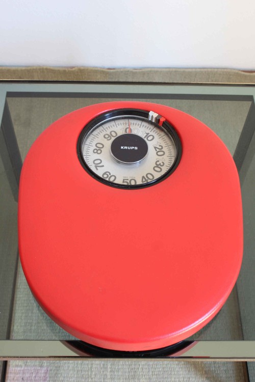1970s Space Age design bathroom scale...