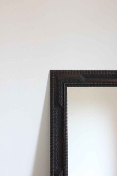 Specchio con cornice in legno ebanizzato Guilloche