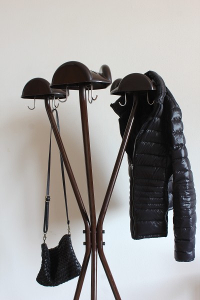 Appendiabiti Tricorno design di Enzo Mari per Danese Milano